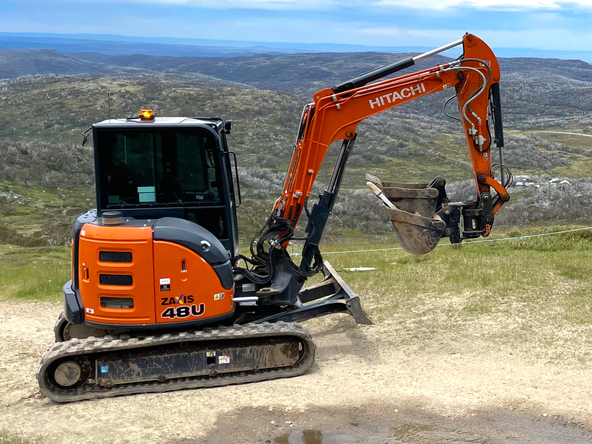 TH Excavation's Hitachi 4.8 tonne excavator basking in the sunlight of the High Country